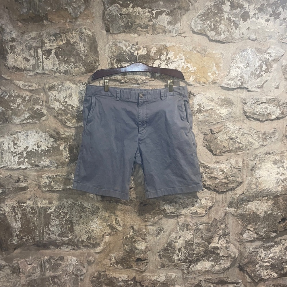 Vineyard vines gray khaki shorts